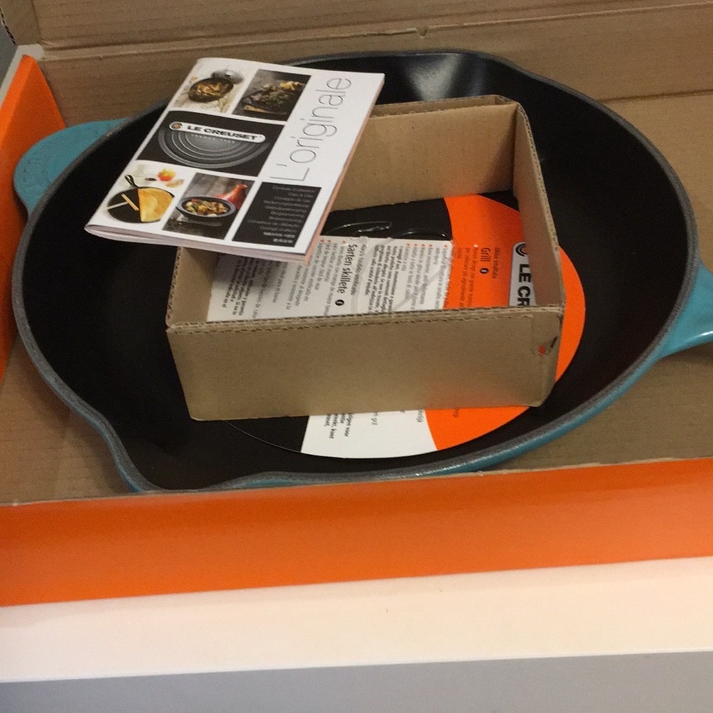 NWT Le Creuset 11.75” Cast Iron Skillet Turquoise / Blue - Picture 7 of 10